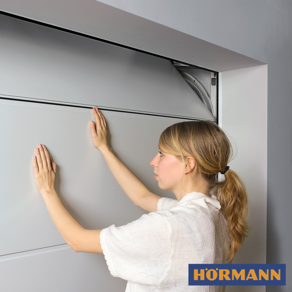 Bezpieczeństwo palców w bramie segmentowej